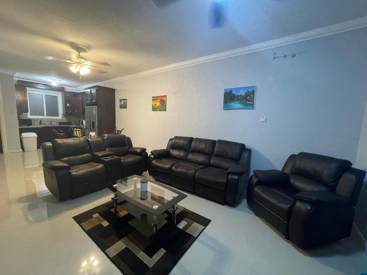 Jamrock Suites Kingston Exterior foto